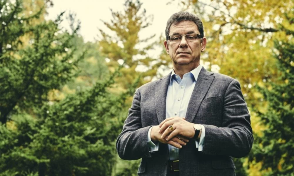 «Απελευθερωμένος» νιώθει ο Άλμπερτ Μπουρλά μετά τον εμβολιασμό του